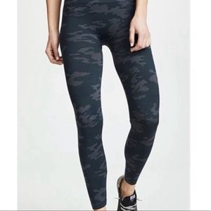 SPANX Look At Me Now Seamless Leggings Black Camo Sz 1X
